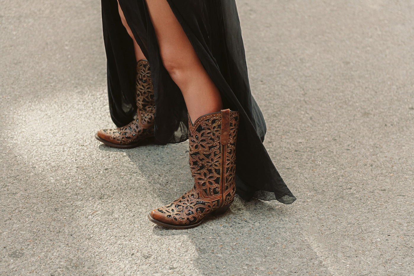 Corral | Inlay Embroidery & Studs | Black Tan